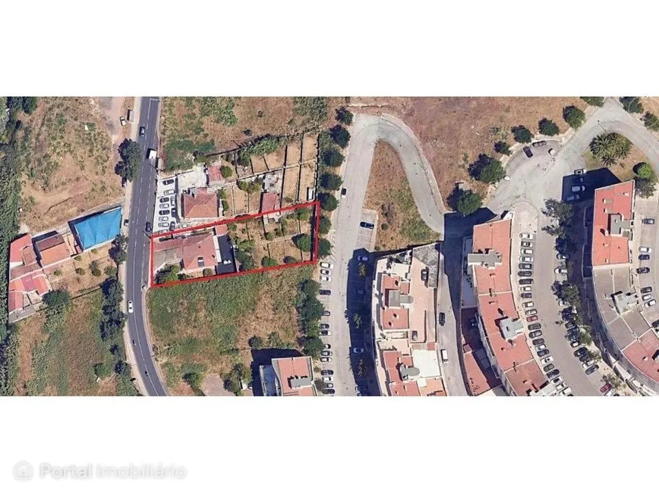 Propriedade urbana com 1.357 m² em Odivelas Potencial de desenvolvi...