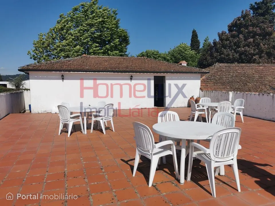 8-bedroom farm for sale in Cumieira