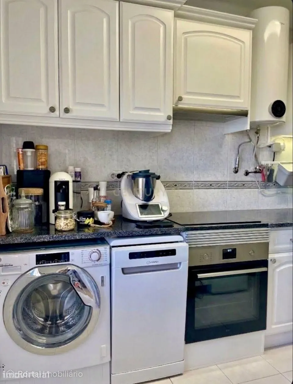 Apartamento T3 em Santo António dos Cavaleiros, Loures.