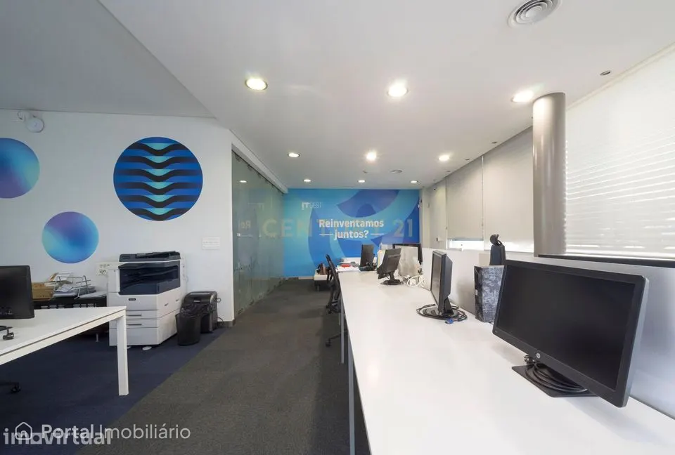 Edifício de Escritórios de 645m2 com Estacionamento