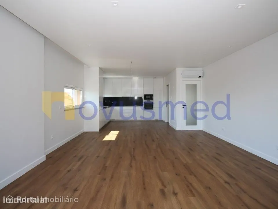 Penthouse tipo T3 com vista para o Mar a 300 metros da praia dos Al...