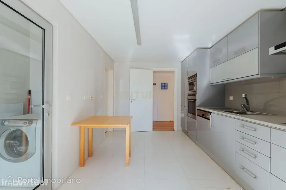 T1 no Estoril | Arquitetura de autor junto ao mar