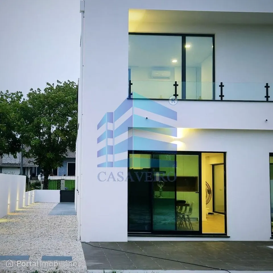 Moradia T4 Geminada em Santa Joana