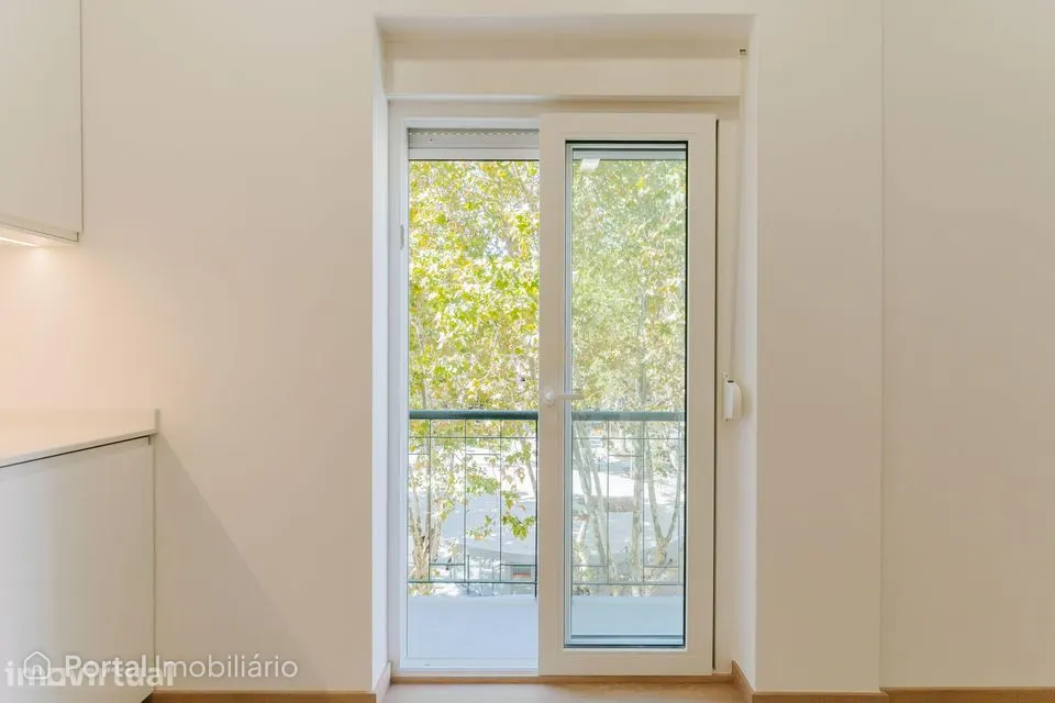 Apartamento Renovado em Moscavide, Loures - 2 Quartos e 2 WC