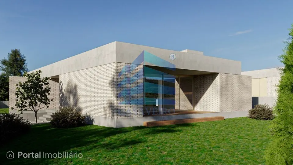 Moradia T3+1 em Santa Joana