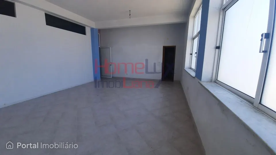 Loja comercial no Centro de Castro Daire para Venda