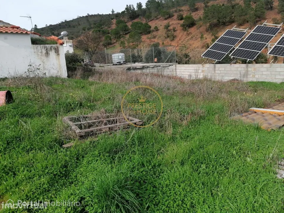 Terreno rustico situado a poucos quilómetros de Salir. Possibilidade d