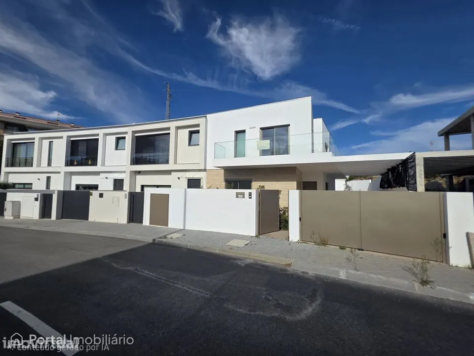 Moradia de luxo com terreno em Esmoriz