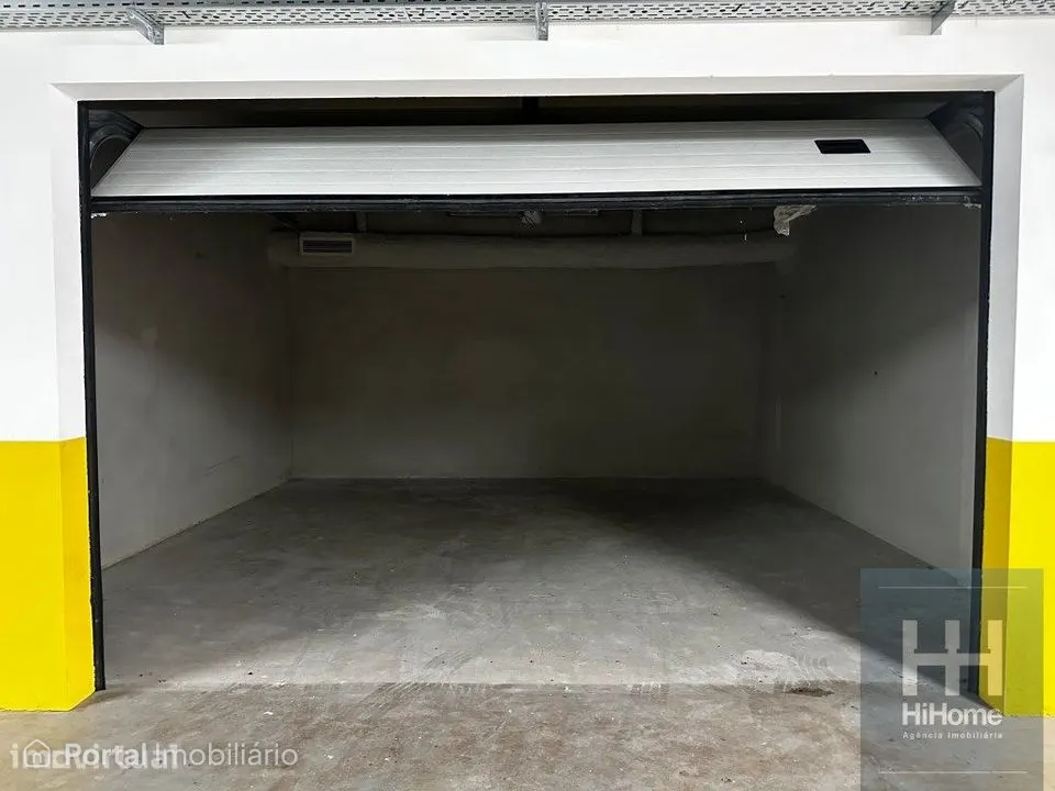 Box em Garagem no Caniço, Santa Cruz