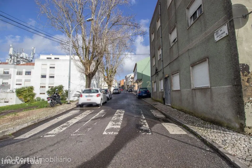 Prédio na Brandoa, AmadoraPrédio devoluto com 6 fogos na Brandoa