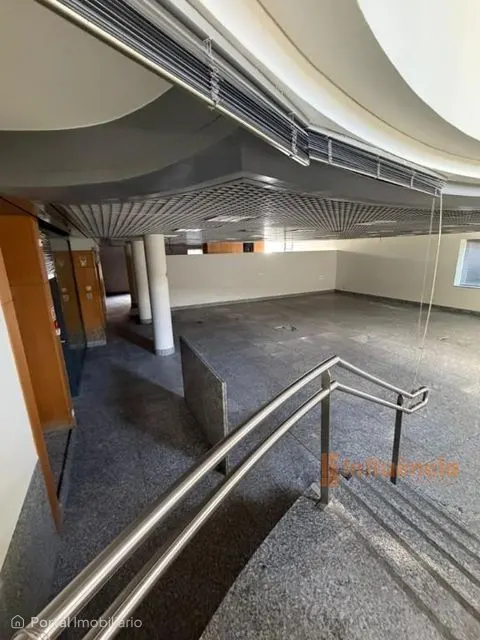 Prédio urbano em propriedade total, localizado no centro histórico da vila de Almeida