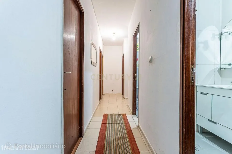 Apartamento T3 em bairro residencial de Setúbal