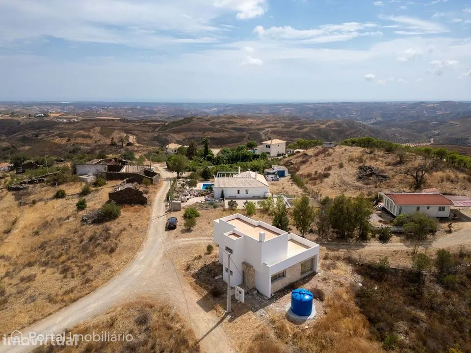 VILLA V3 composta por 2 andares com 435 m2 de terreno situada em Cotov