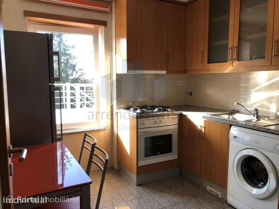 Arrenda-se Apartamento T1 , mobilado e equipado, com lugar de garag...