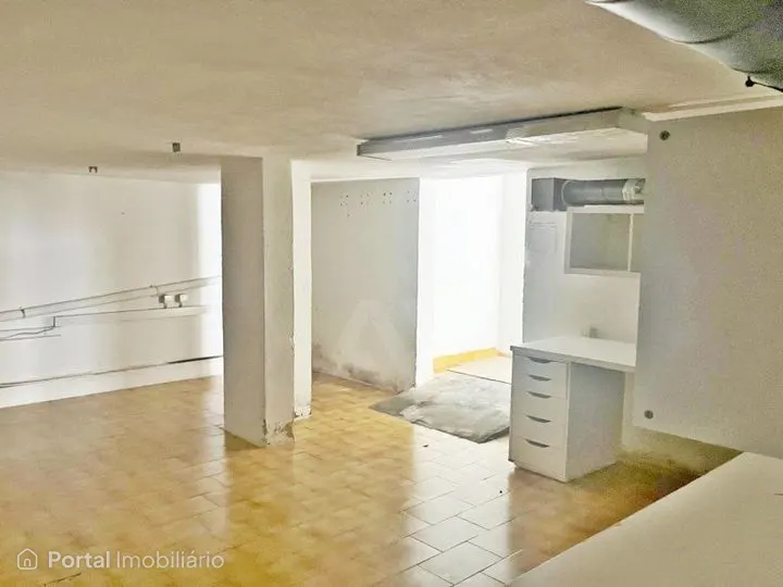 Imóvel comercial à venda em Loures