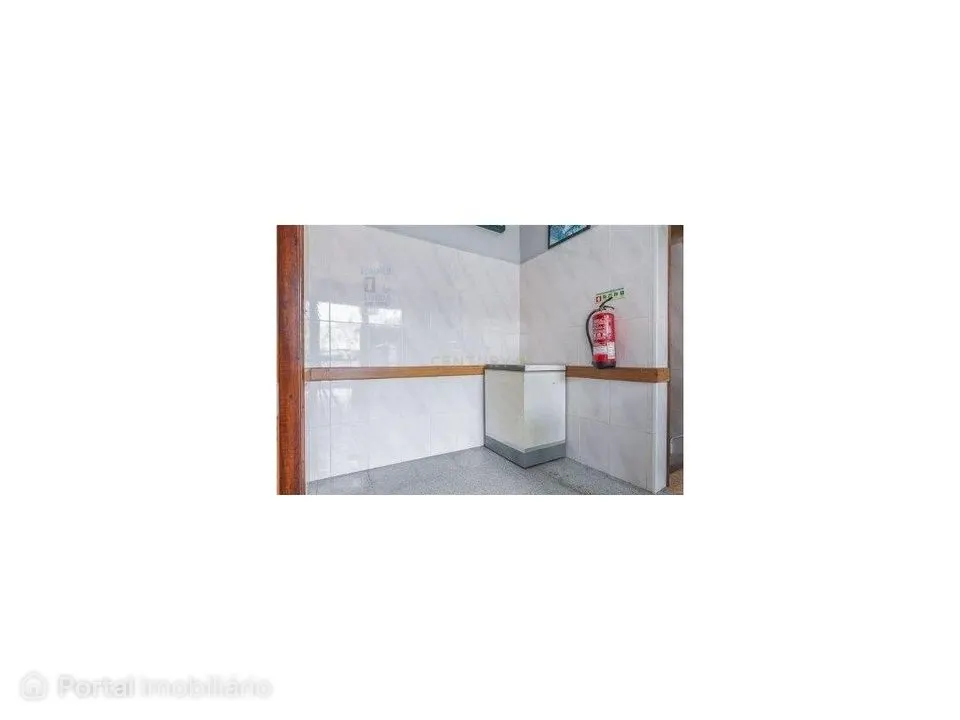 Loja Comercial 40m² em Benfica - Excelente Zona