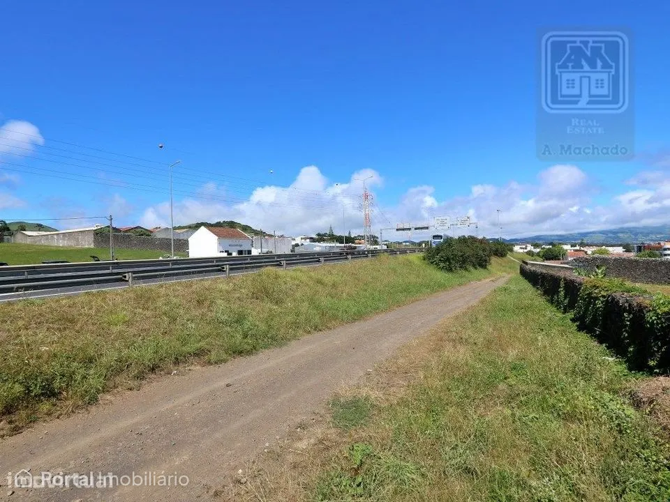 VENDA de TERRENO com potencial para Construção - São José, Ponta De...