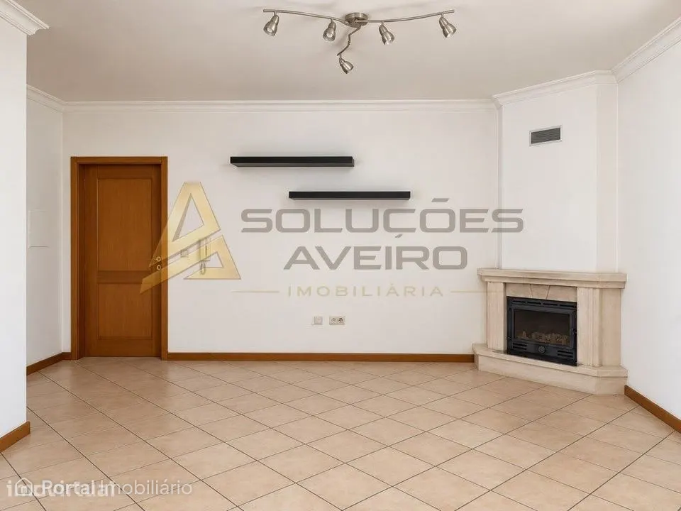 Apartamento T2 | Garagem, marquise, varanda e jardim | Espinhel - Á...