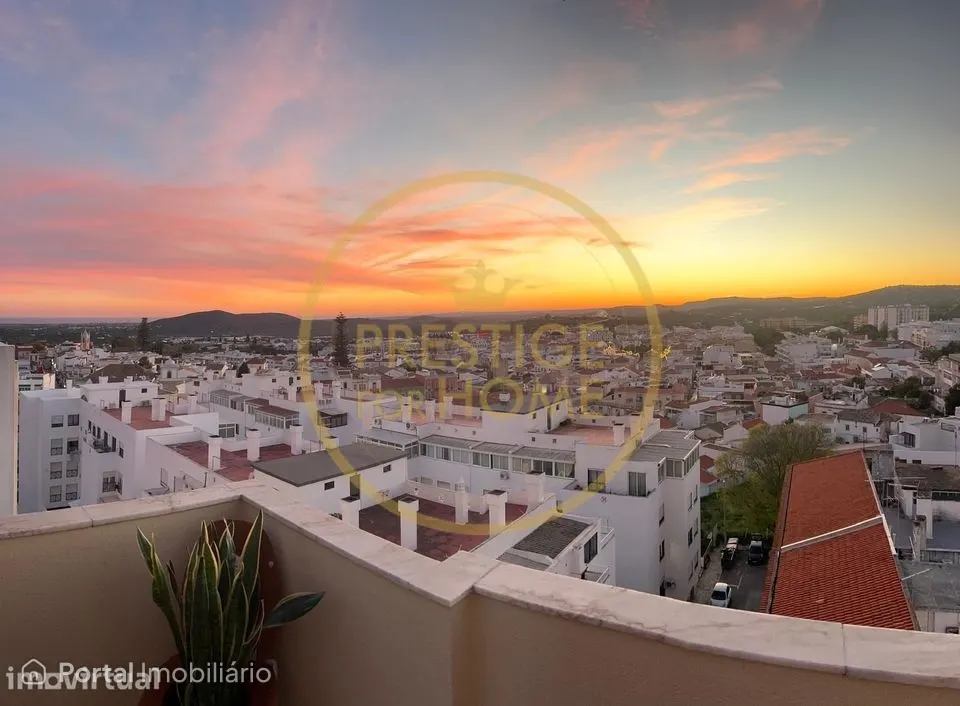 Penthouse com vista mar e localização central em Loulé