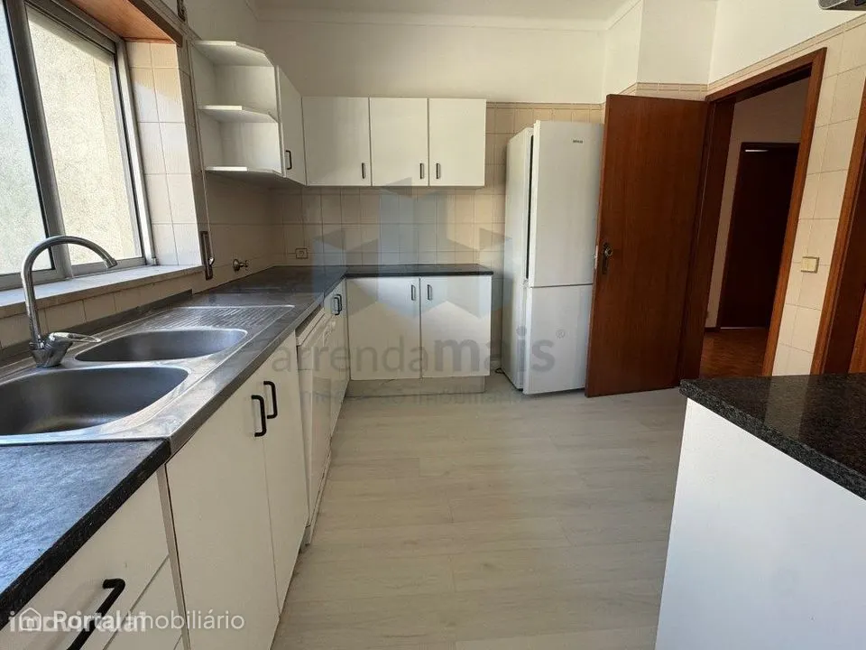 Vende-se apartamento T3 no centro da Solum, em Coimbra