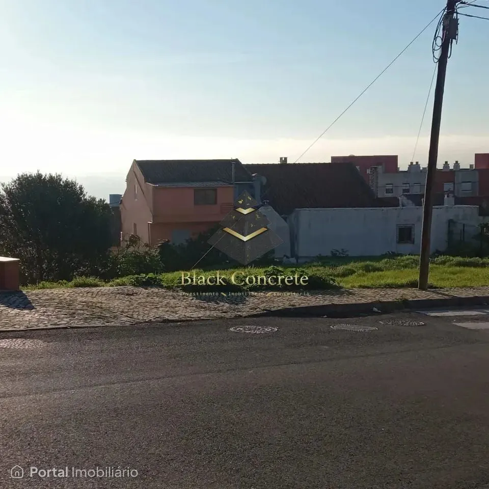 Terreno à venda em Amadora