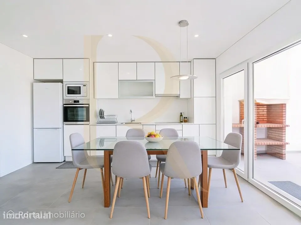 Apartamento novo T2 com elevador, parqueamento e arrecadação em con...