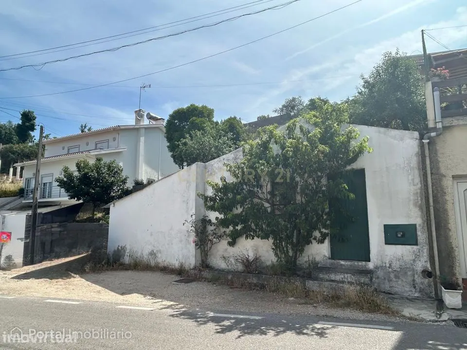 Terreno com 600 m² com moradia para reconstruir – Dianteiro, Coimbra