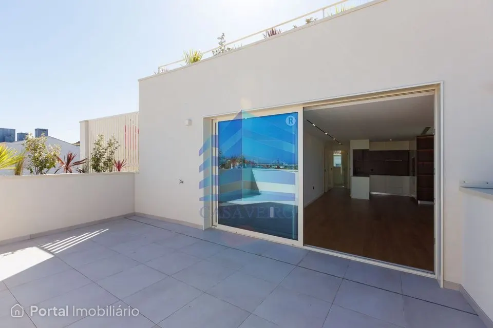 Apartamento T3 com Terraço no Cais do Alboi