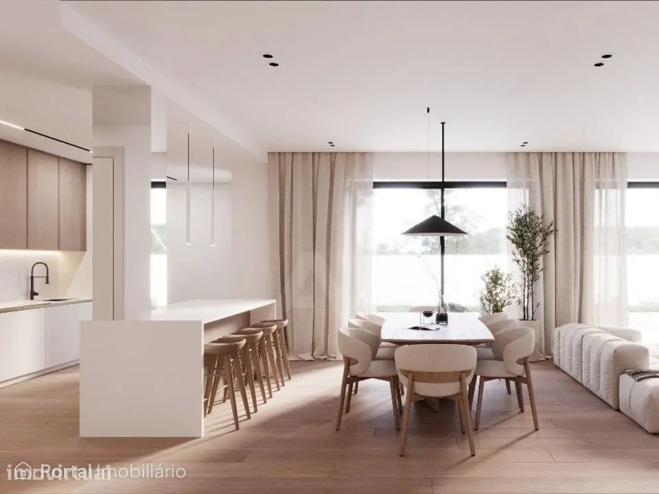 Moradia T4+1 em Cascais com piscina, jardim e garagem