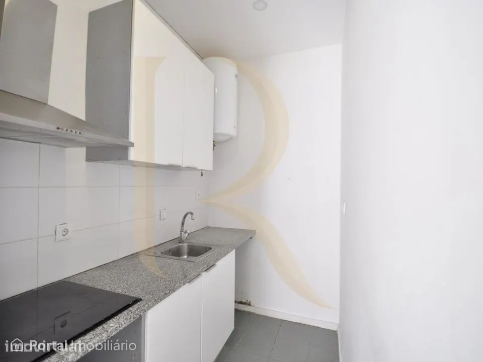 Loja transformada em Apartamento nos Foros da Amora - Seixal