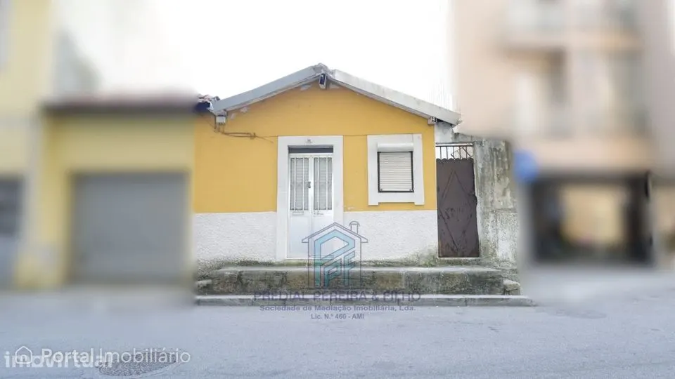 Moradia Térrea para restaurar - Rio Tinto / Areosa