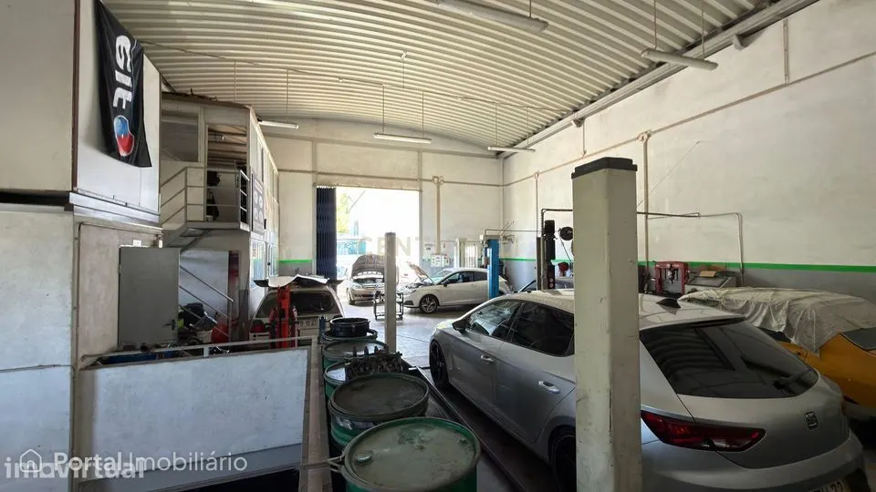 Armazém/Oficina com 2 Pisos e Entradas Independentes – Frielas