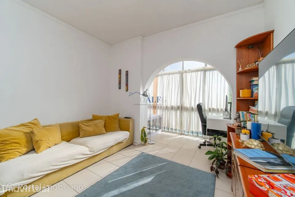 Apartamento T2 com elevador na Buraca, Amadora