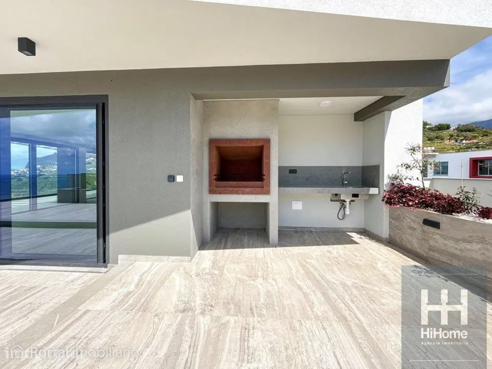 4-bedroom apartment for sale in São Martinho