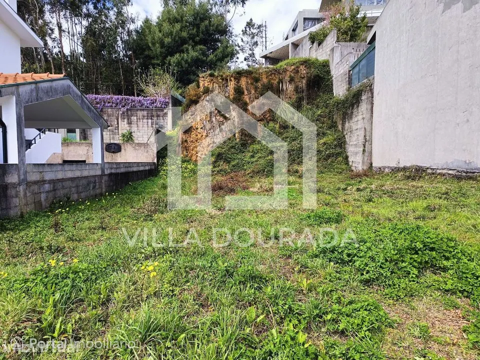Lote 480m² em Gens para construção de moradia geminada