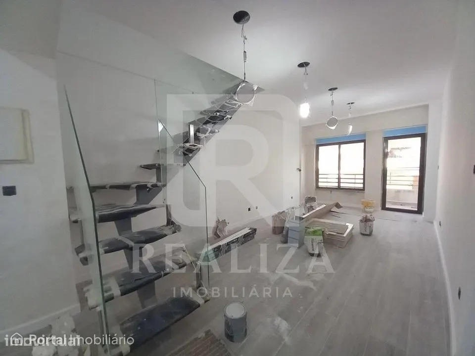 Apartamento T3 remodelado duplex com terraço e garagem na Costa da ...