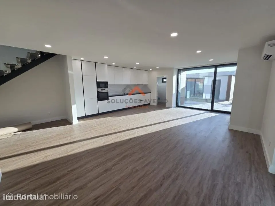 Moradia T4 Nova e Pronta Habitar a 1km das Glicinias!