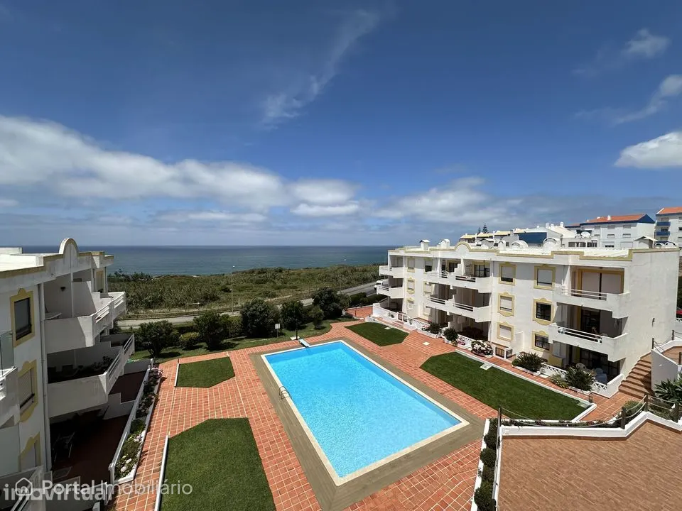 Apartamento T2 totalmente renovado com vista mar em primeira linha