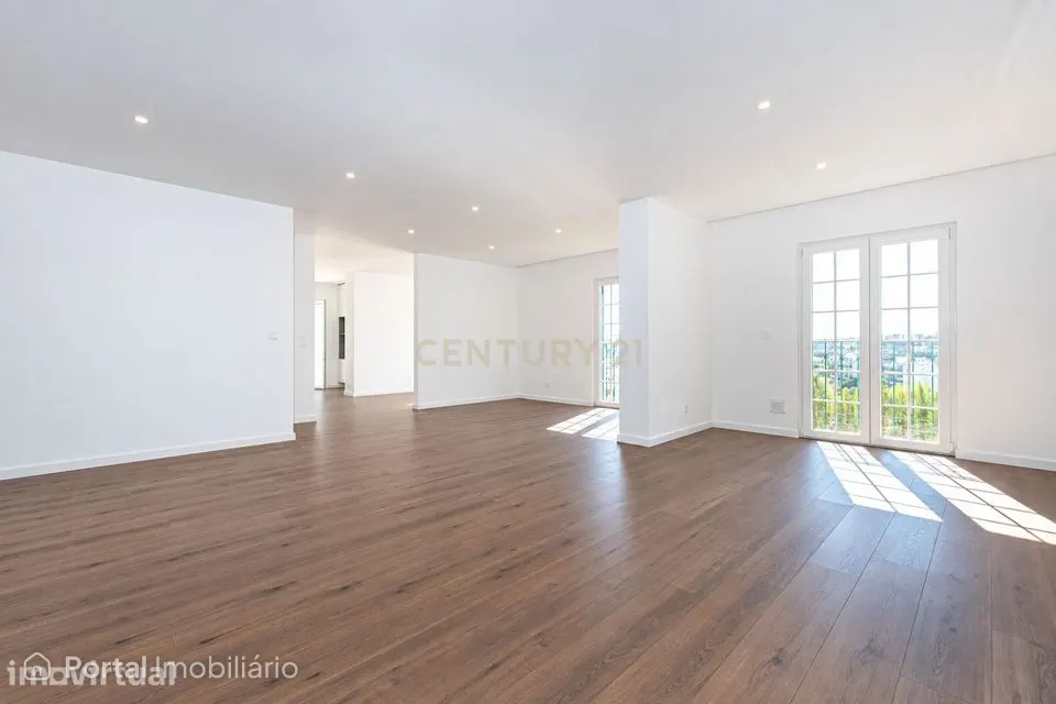 Apartamento T4 com terraço e vista desafogada, Neudel - Amadora