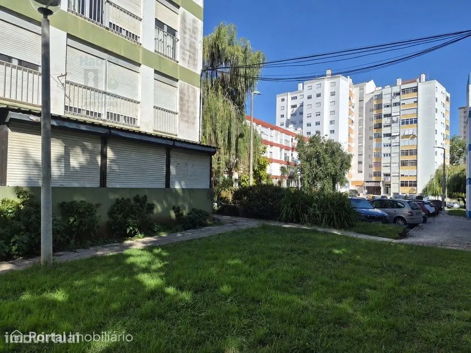 T1 no centro de Massamá A comodidade de ter tudo por perto