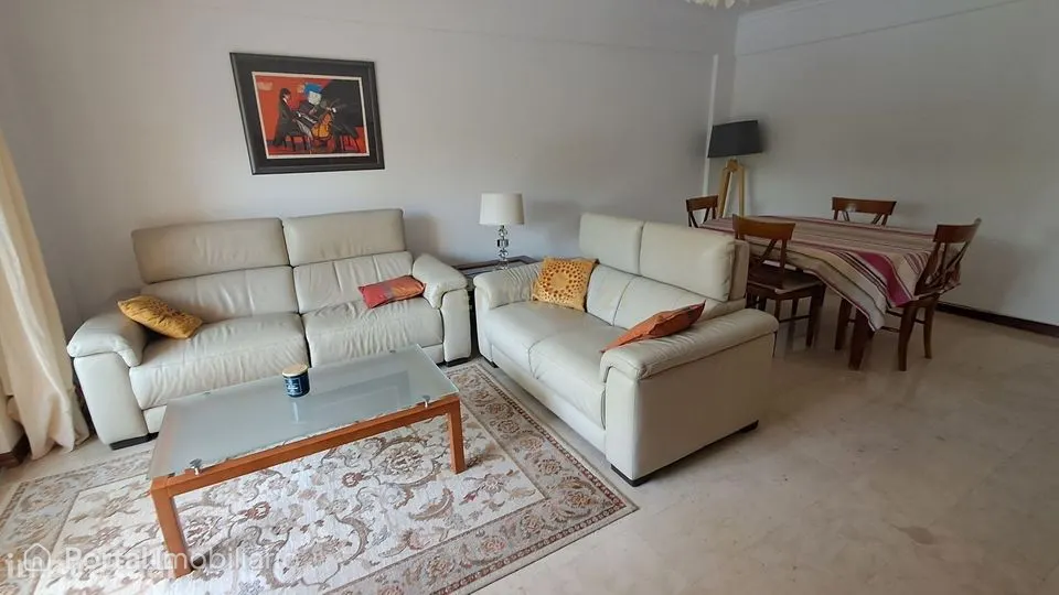 Apartamento T2 com duas varandas, garagem e arrecadação na Costa da Gu