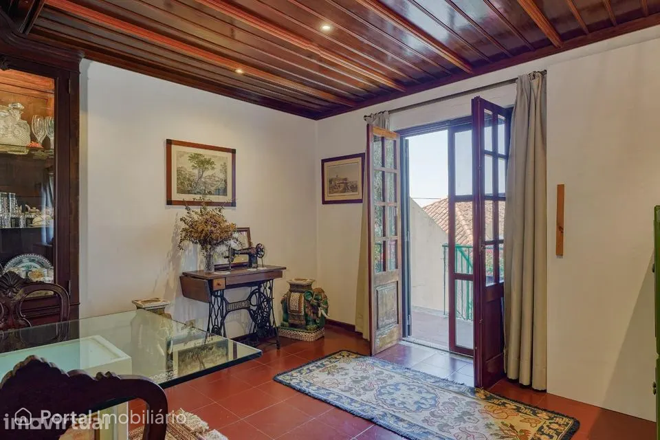 Moradia T4 em Nafarros, com vista sobre Sintra e jardim envolvente