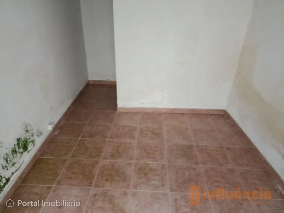 Prédio de Utilização Mista com Potencial Habitacional e Comercial no Centro de Alcoentre