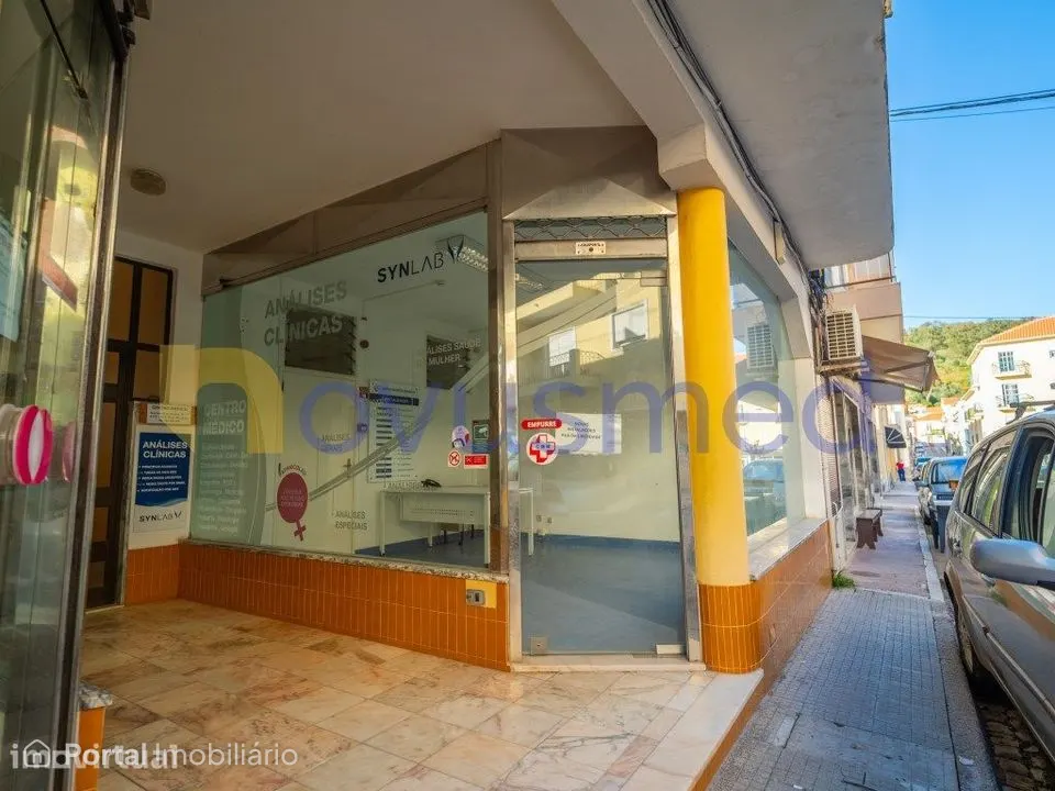 Loja / Espaço Comercial no Centro de São Bartolomeu de Messines, Si...