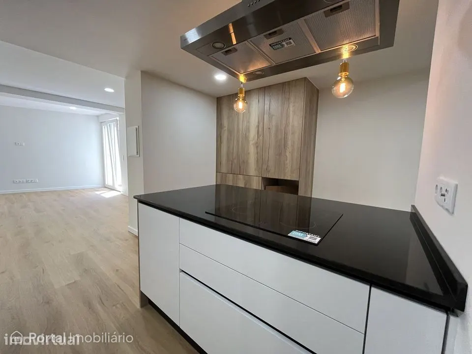 Apartamento T2 totalmente renovado, vista mar