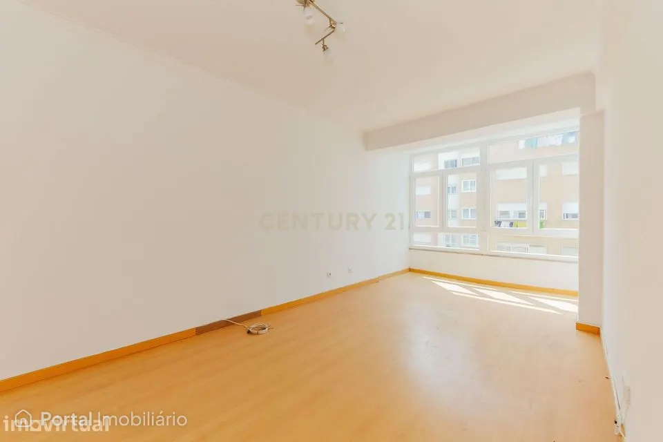 Apartamento T2 em Linda-a-Velha