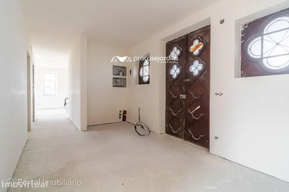 Moradia T3 com História, Conforto Moderno e Proximidade à Praia