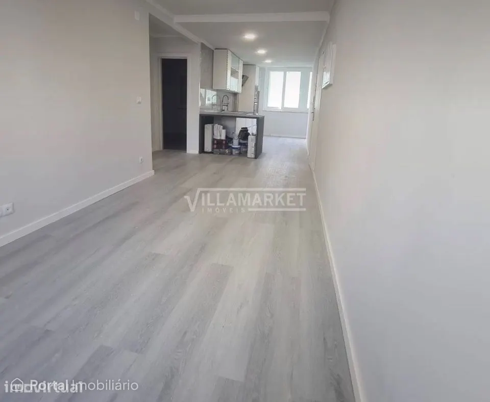 Apartamento T2 Remodelado com 56 m2 inserido no rés do chão de um pequ