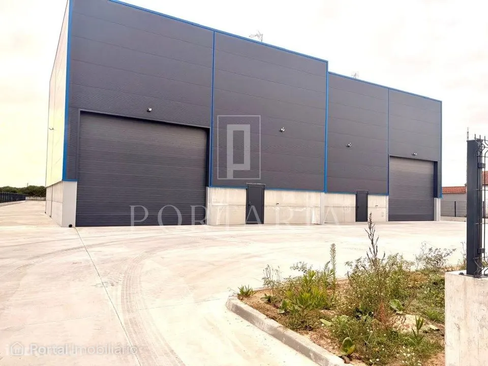 Armazém novo na Zona Industrial de Aveiro