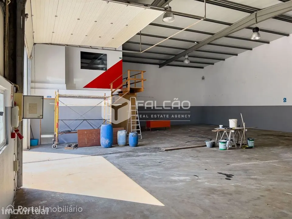 Warehouse for sale in Santarém